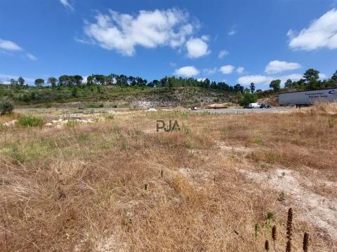 Armazém  Venda em Fornos de Algodres,Fornos de Algodres