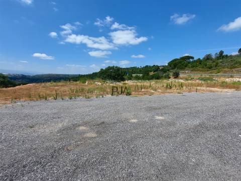 Armazém  Venda em Fornos de Algodres,Fornos de Algodres