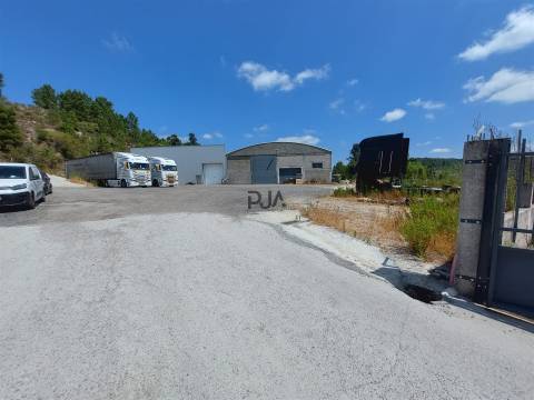 Armazém  Venda em Fornos de Algodres,Fornos de Algodres