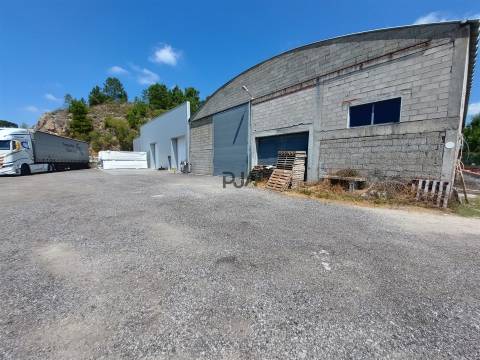 Armazém  Venda em Fornos de Algodres,Fornos de Algodres