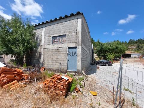 Armazém  Venda em Fornos de Algodres,Fornos de Algodres