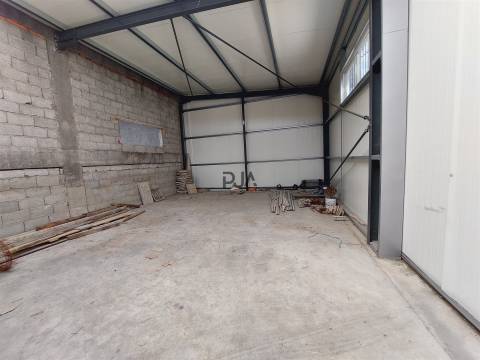 Armazém  Venda em Fornos de Algodres,Fornos de Algodres