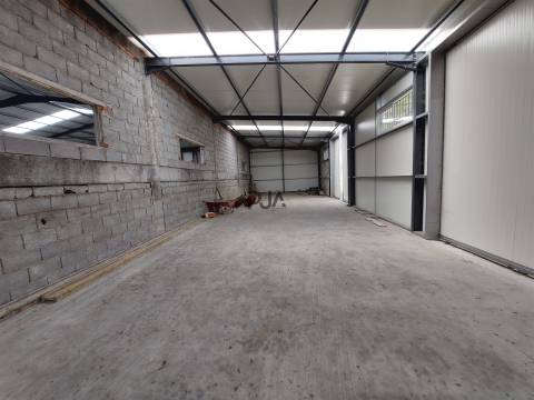 Armazém  Venda em Fornos de Algodres,Fornos de Algodres