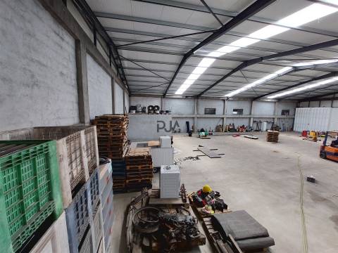 Armazém  Venda em Fornos de Algodres,Fornos de Algodres