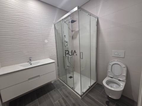 Apartamento T5 Duplex Novo, Jugueiros, Viseu