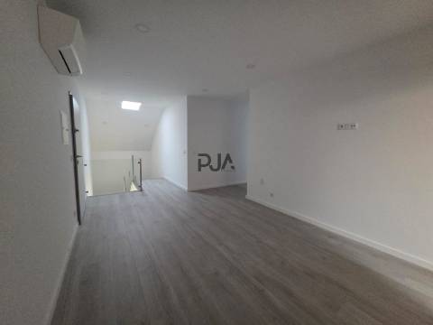 Apartamento T5 Duplex Novo, Jugueiros, Viseu