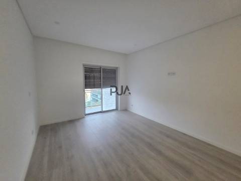 Apartamento T5 Duplex Novo, Jugueiros, Viseu