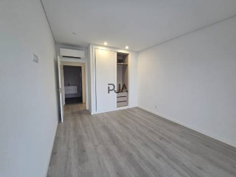 Apartamento T5 Duplex Novo, Jugueiros, Viseu