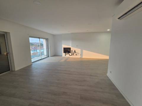 Apartamento T5 Duplex Novo, Jugueiros, Viseu