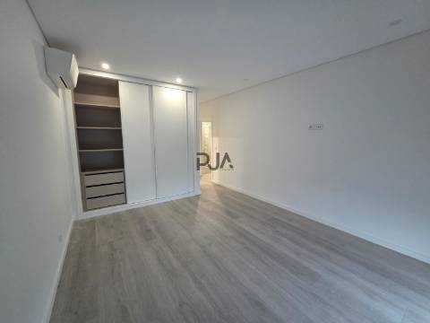 Apartamento T5 Duplex Novo, Jugueiros, Viseu