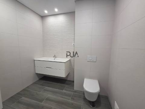 Apartamento T5 Duplex Novo, Jugueiros, Viseu