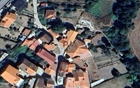 Moradia T2 para remodelar em São Paio, Gouveia