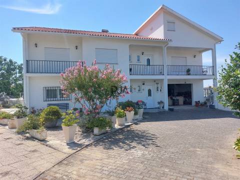 Moradia Isolada T5 em Mangualde