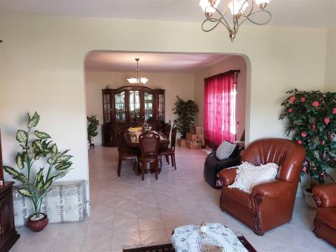 Moradia Isolada T5 em Mangualde