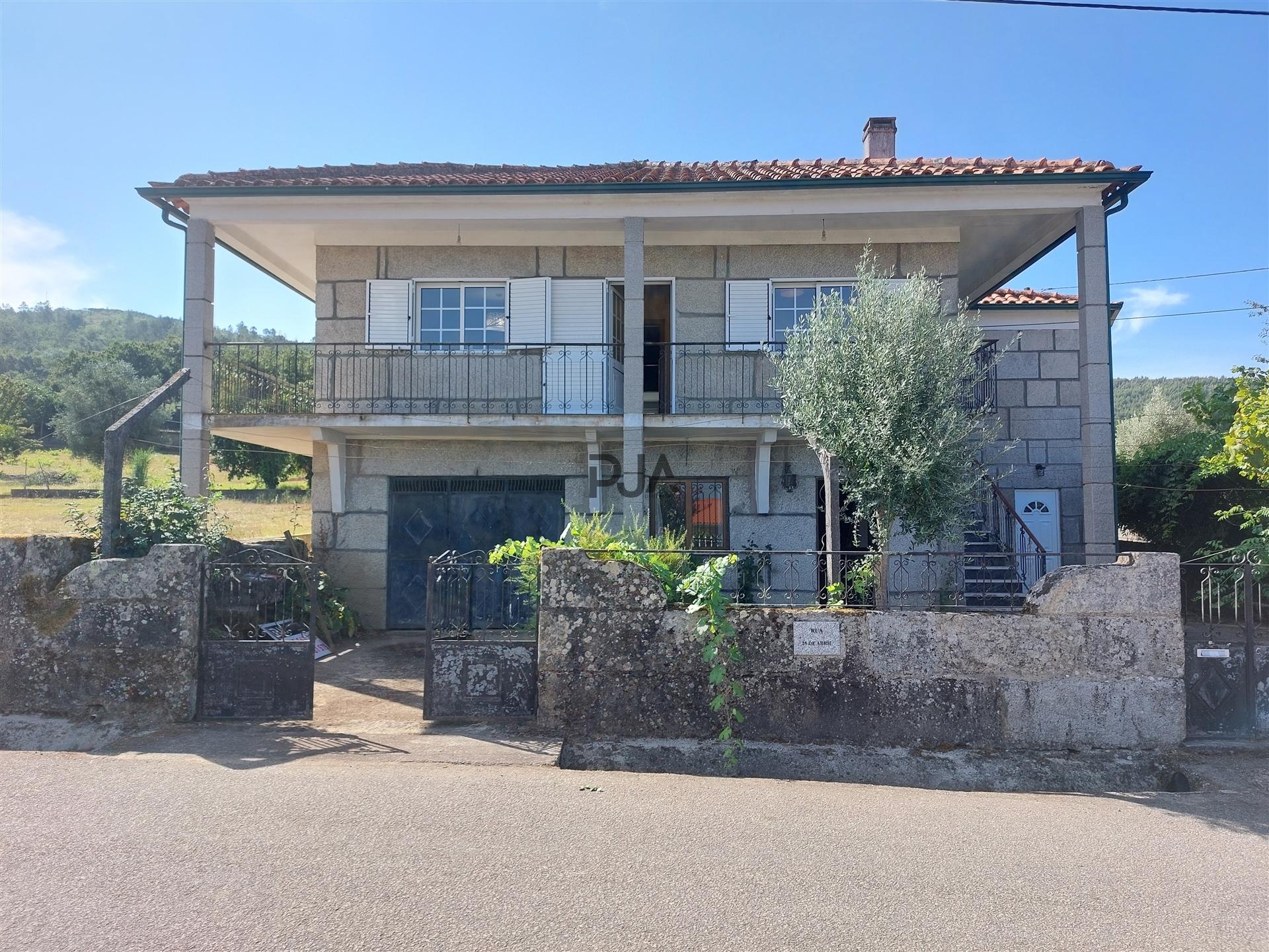 Moradia rústica T4 em Aldeia das Posses, Penalva do Castelo