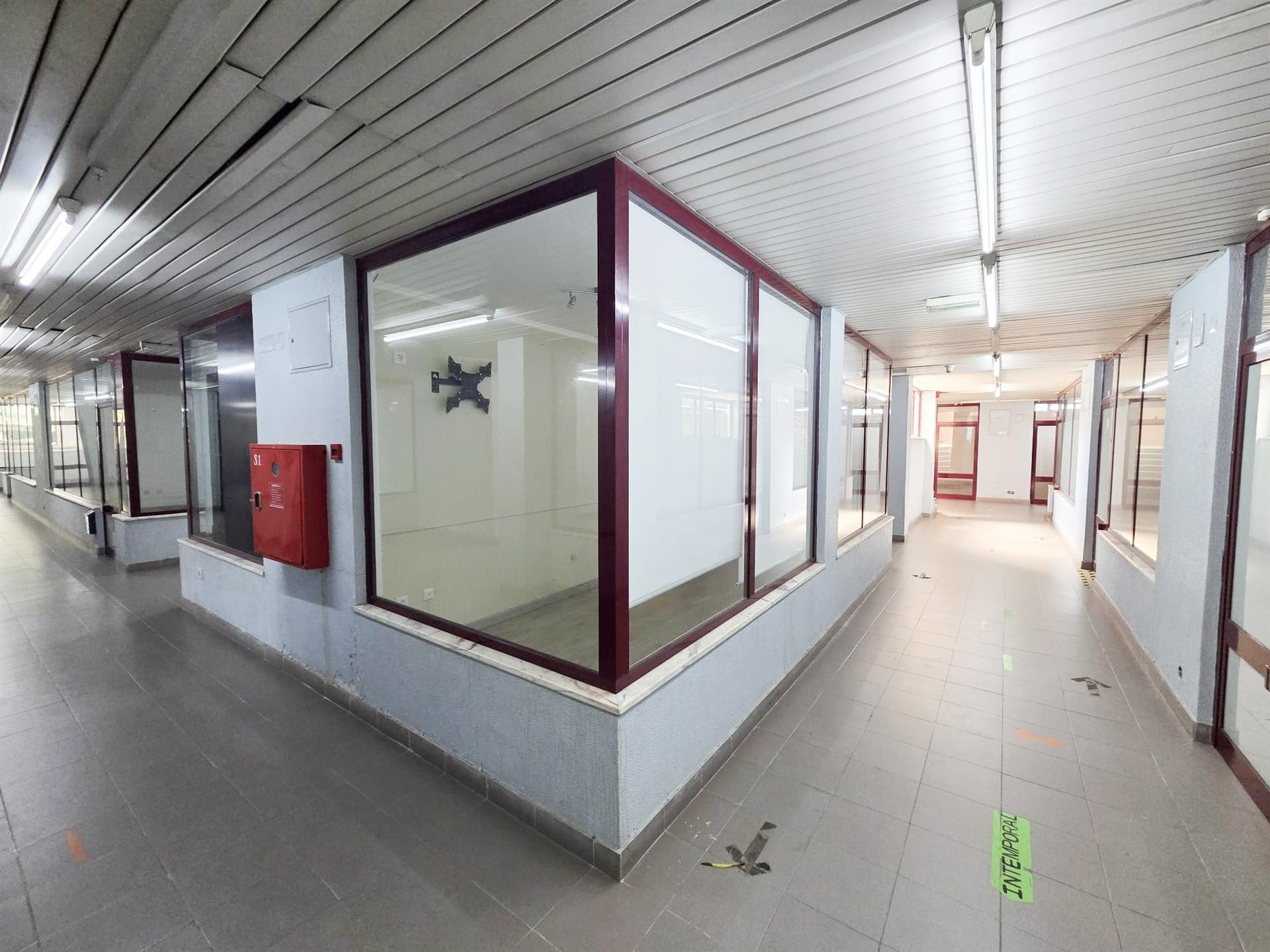 Loja para arrendar no Centro Comercial 2000 em Viseu