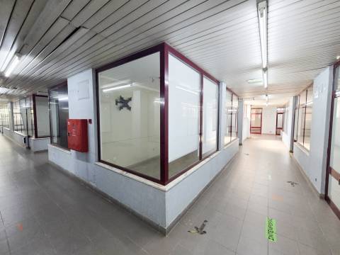 Loja para arrendar no Centro Comercial 2000 em Viseu