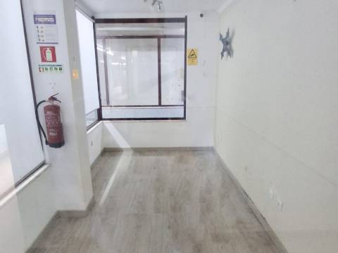 Loja para arrendar no Centro Comercial 2000 em Viseu