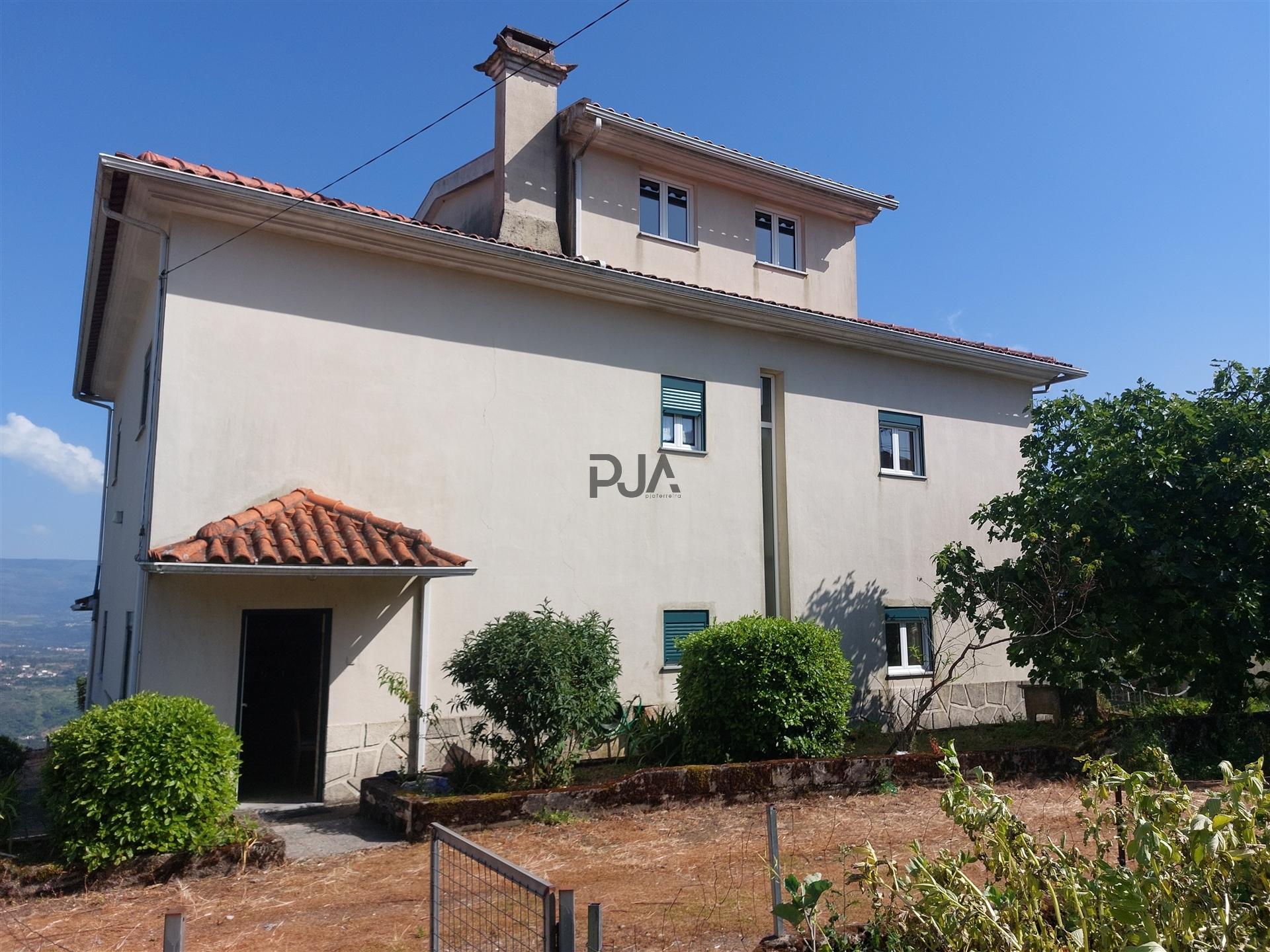 Moradia Isolata T5 em Infias, Fornos de Algodres