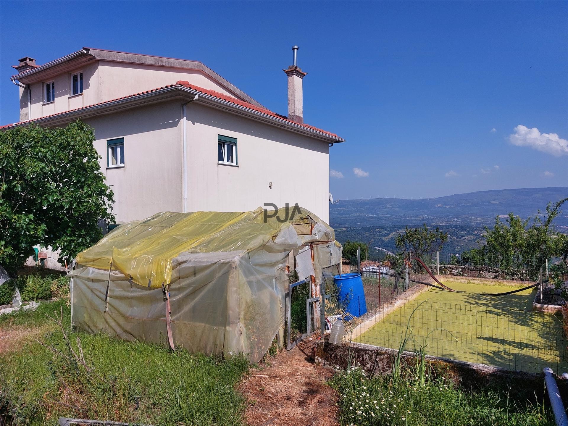Moradia Isolata T5 em Infias, Fornos de Algodres