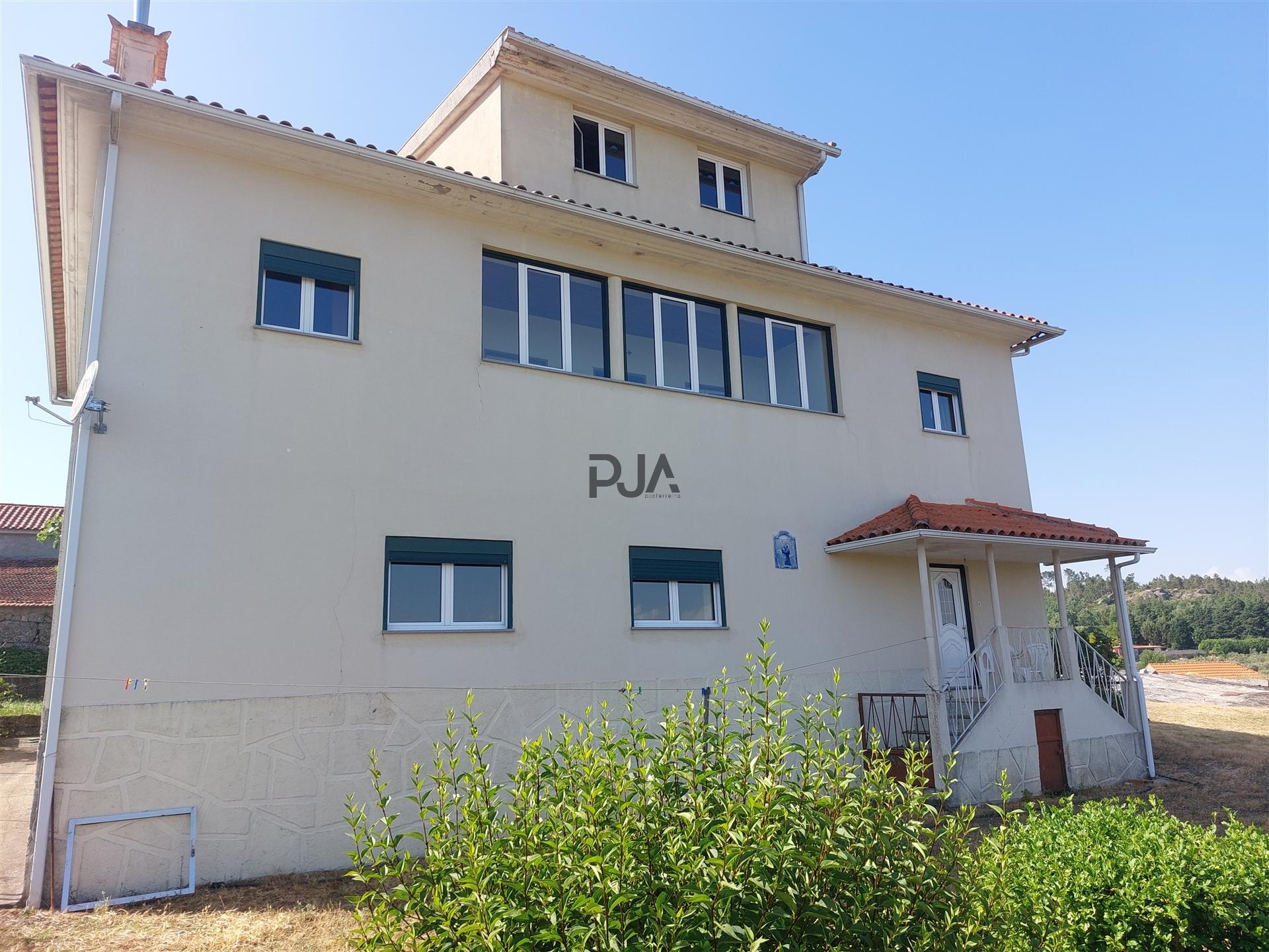 Moradia Isolata T5 em Infias, Fornos de Algodres