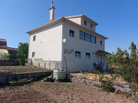 Moradia Isolada T4 em Infias, Fornos de Algodres