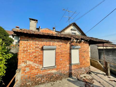 Moradia para Restaurar em Lobão da Beira, Tondela