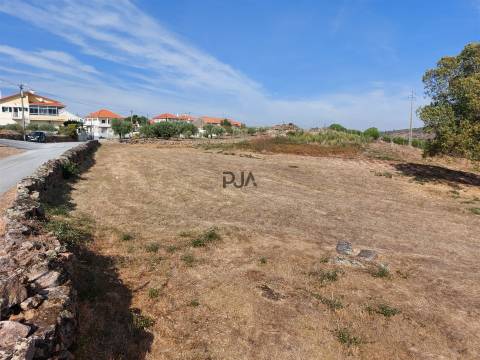 Terreno com viabilidade construtiva em Vila Ruiva, Fornos de Algodres