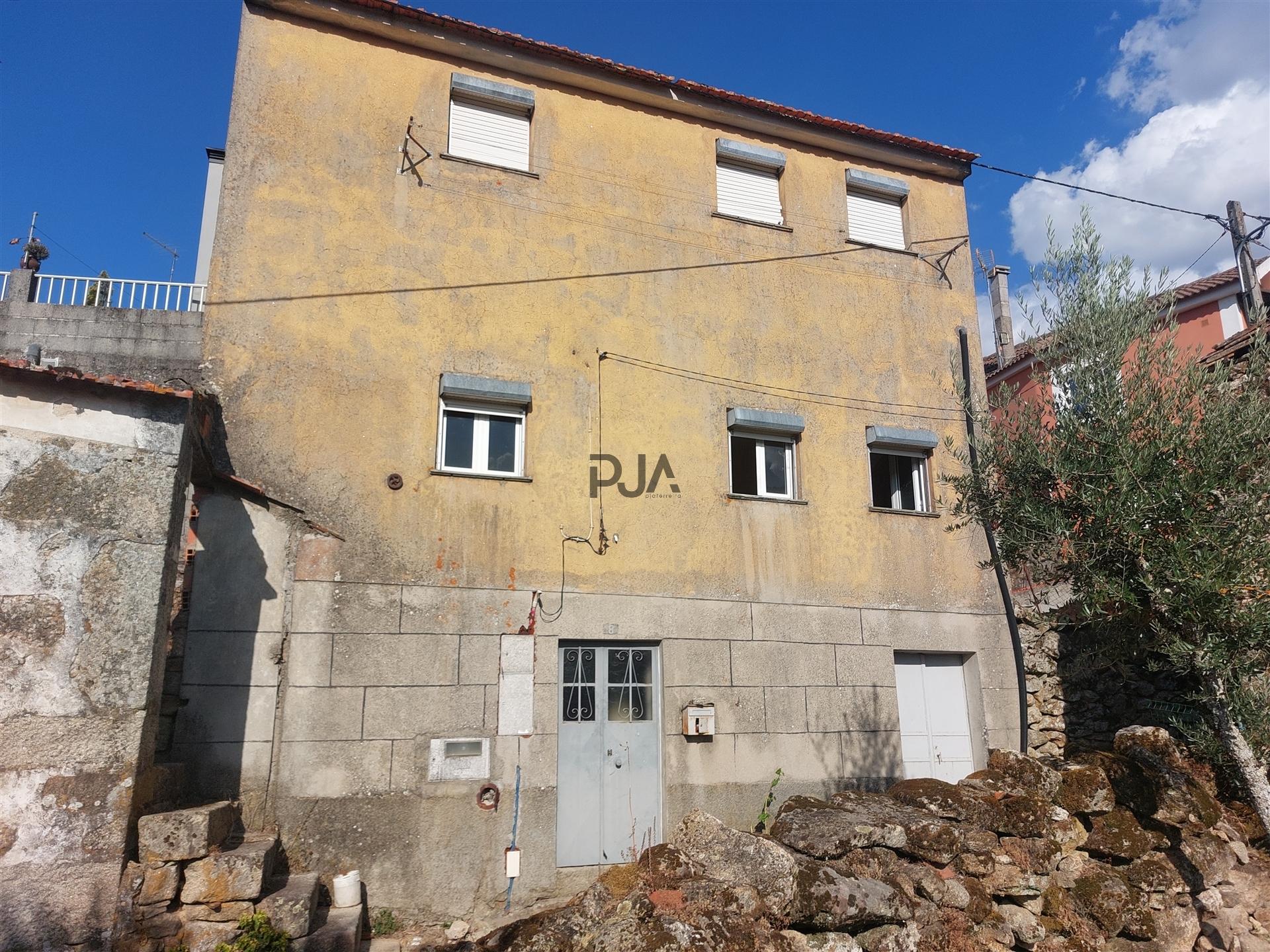 Moradia T4 em Vila Cova do Covelo, Penalva Do Castelo