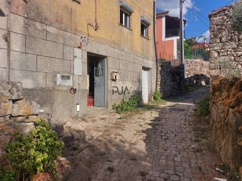 Moradia T4 em Vila Cova do Covelo, Penalva Do Castelo