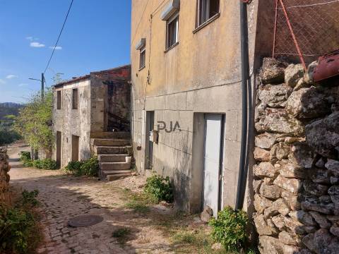 Moradia T4 em Vila Cova do Covelo, Penalva Do Castelo