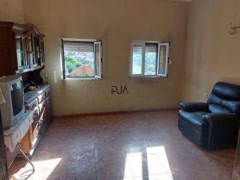 Moradia T4 em Vila Cova do Covelo, Penalva Do Castelo