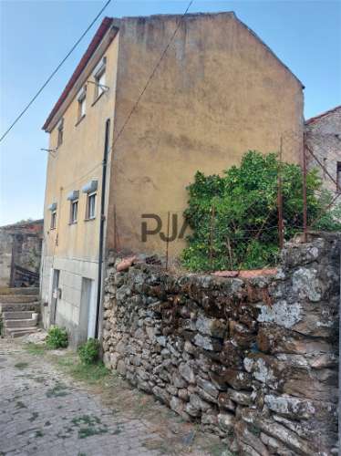 Moradia T4 em Vila Cova do Covelo, Penalva Do Castelo