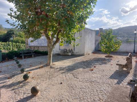 Moradia T4 em Vila Cova do Covelo, Penalva Do Castelo