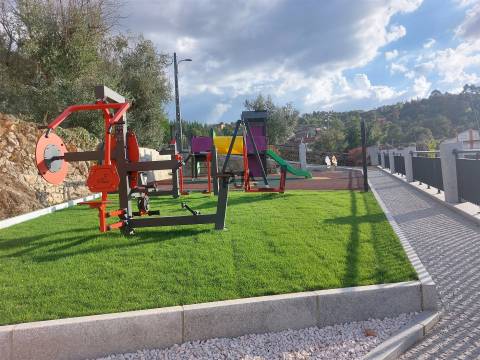 Moradia T4 em Vila Cova do Covelo, Penalva Do Castelo