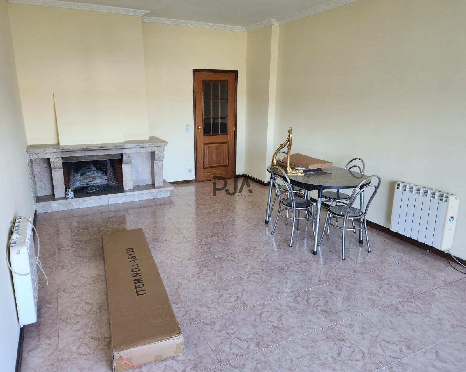Apartamento T3 para arrendar no centro de Mangualde