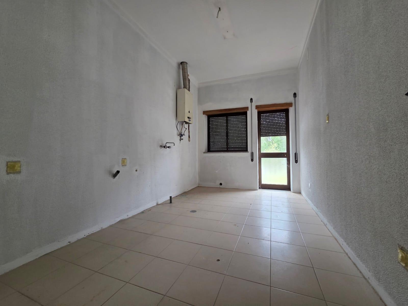 Andar moradia T4 para arrendamento em Mangualde