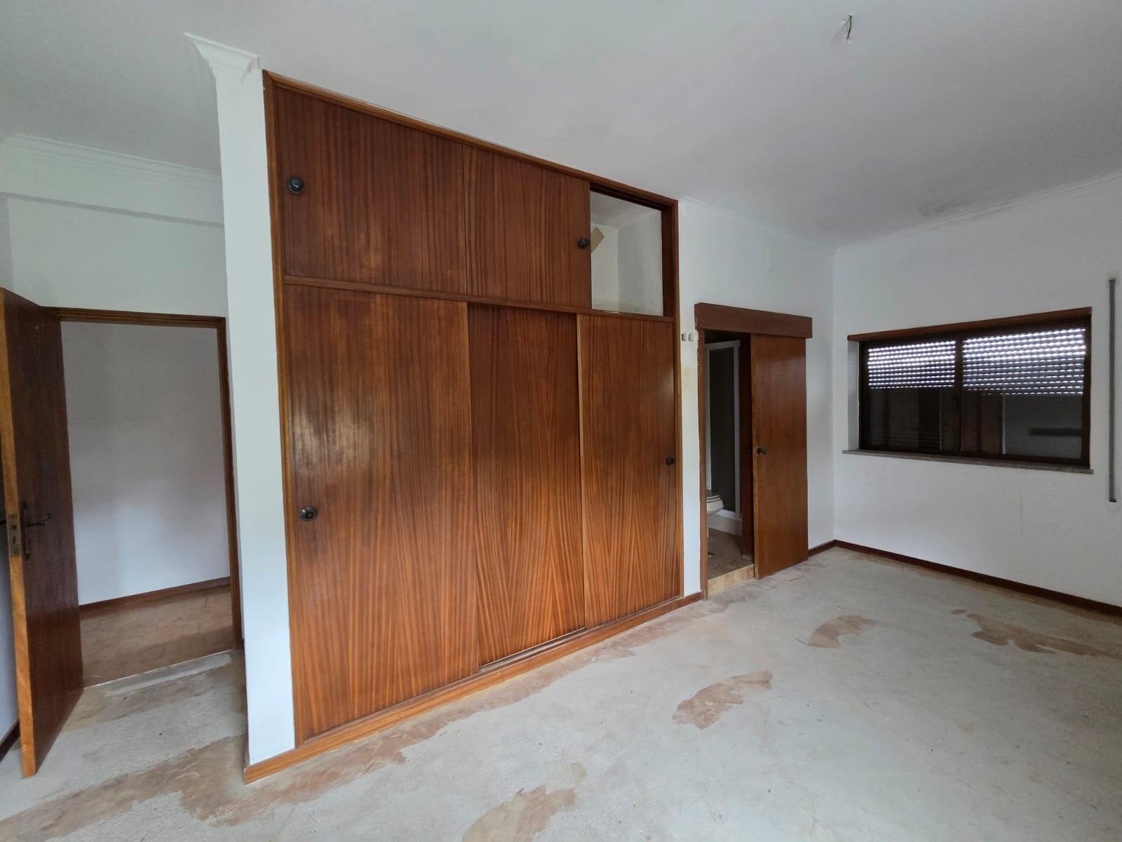 Andar moradia T4 para arrendamento em Mangualde