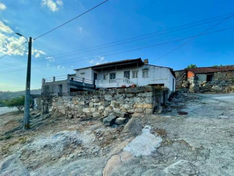 Moradia para restaurar em Amiais, Penalva do Castelo