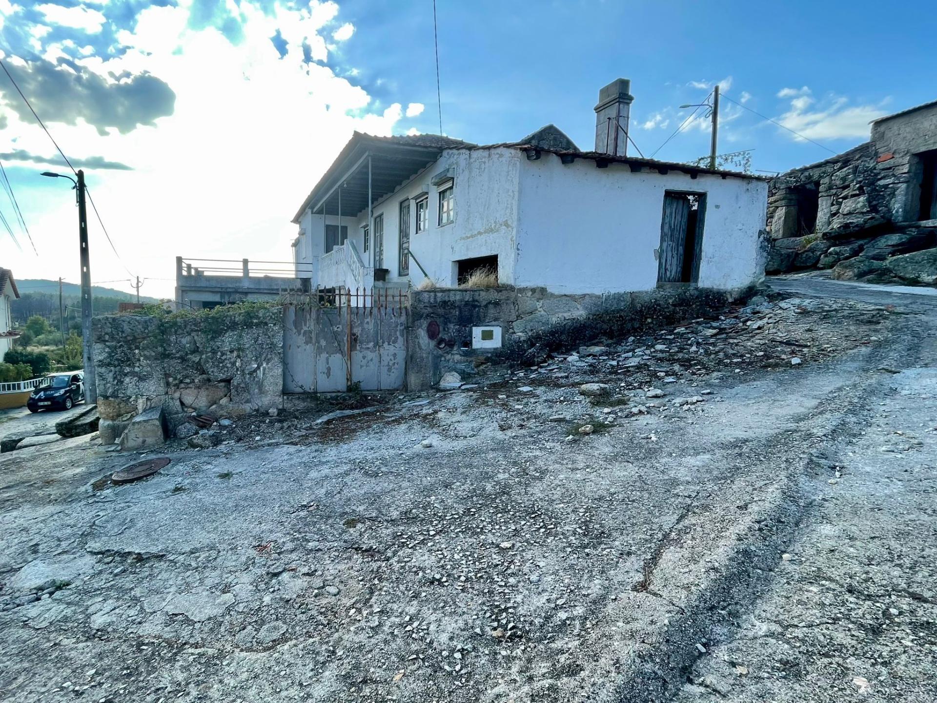 Moradia para restaurar em Amiais, Penalva do Castelo