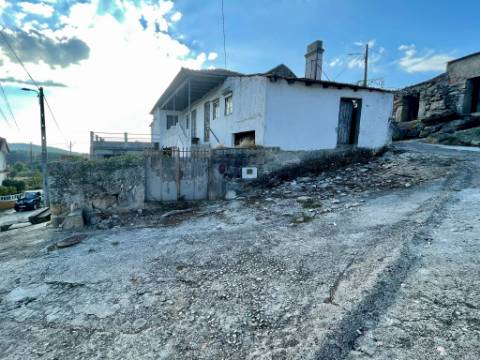 Moradia para restaurar em Amiais, Penalva do Castelo
