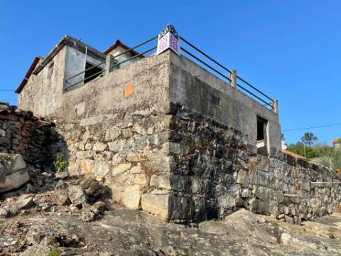 Moradia para restaurar em Amiais, Penalva do Castelo