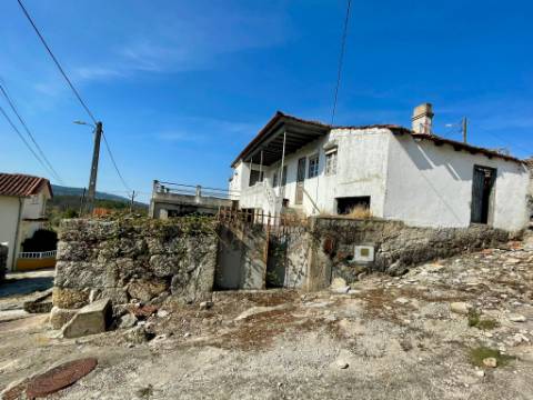 Moradia para restaurar em Amiais, Penalva do Castelo