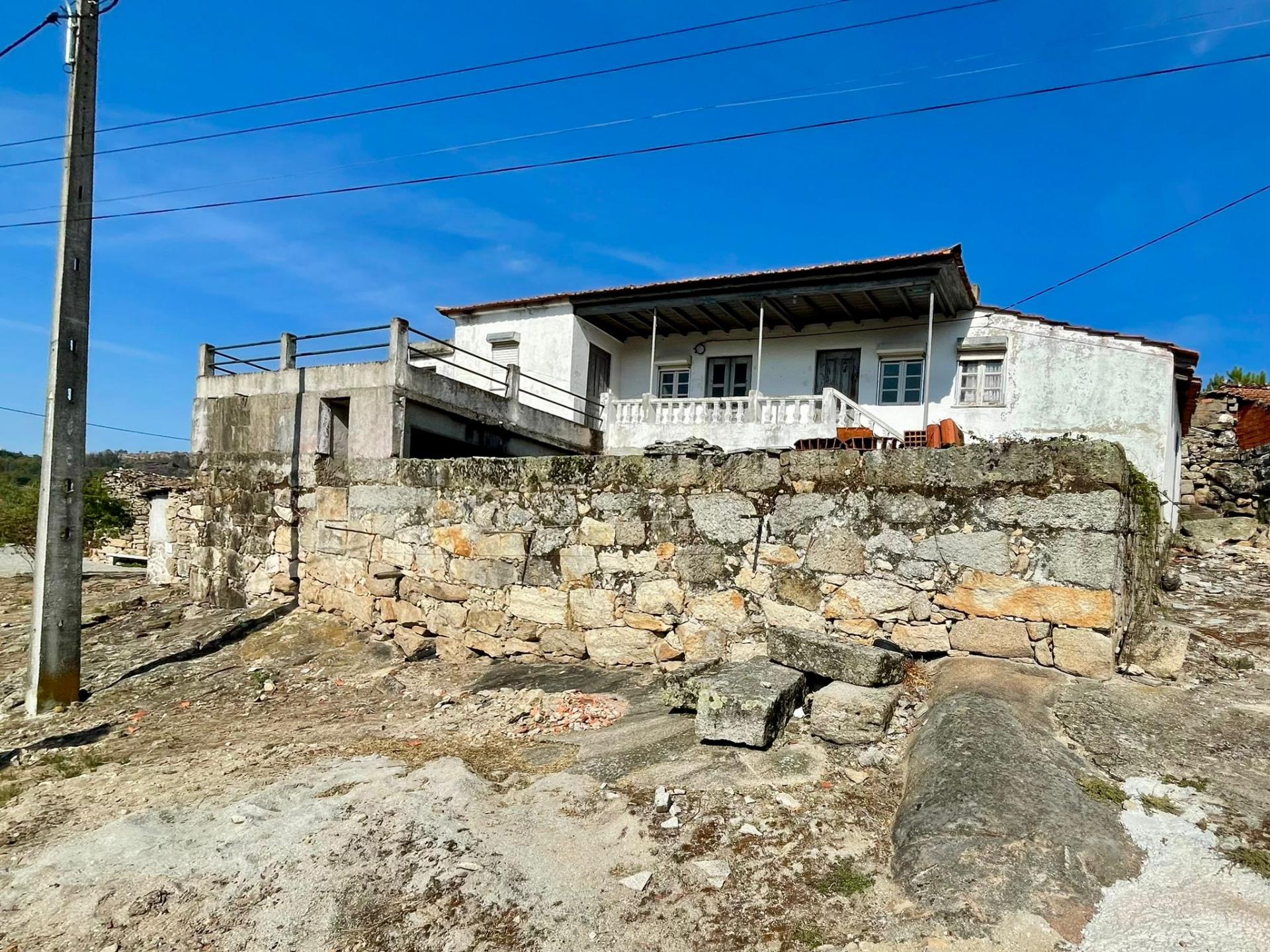 Moradia para restaurar em Amiais, Penalva do Castelo