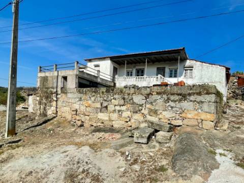 Moradia para restaurar em Amiais, Penalva do Castelo