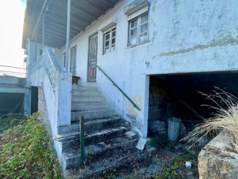 Moradia para restaurar em Amiais, Penalva do Castelo