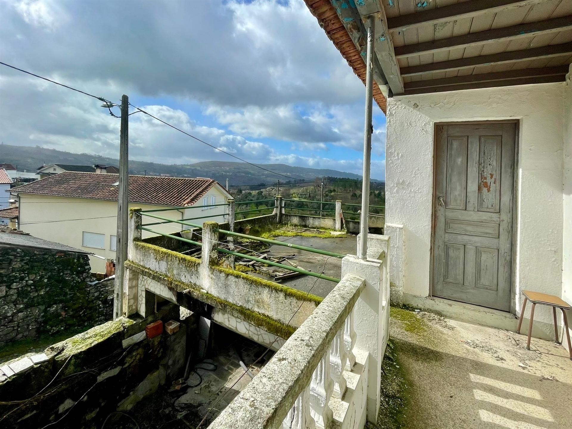 Moradia para restaurar em Amiais, Penalva do Castelo