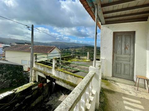 Moradia para restaurar em Amiais, Penalva do Castelo