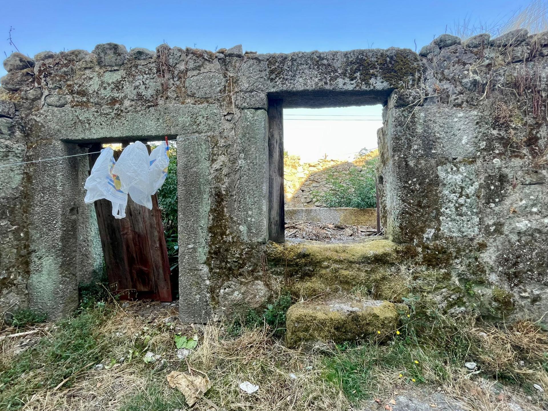 Ruina em Granito em Oliveira de Barreiros