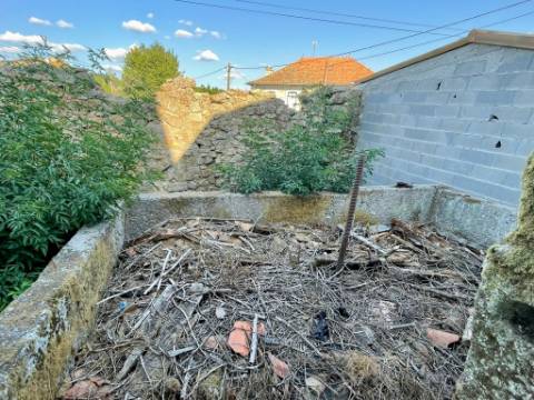 Ruina em Granito em Oliveira de Barreiros